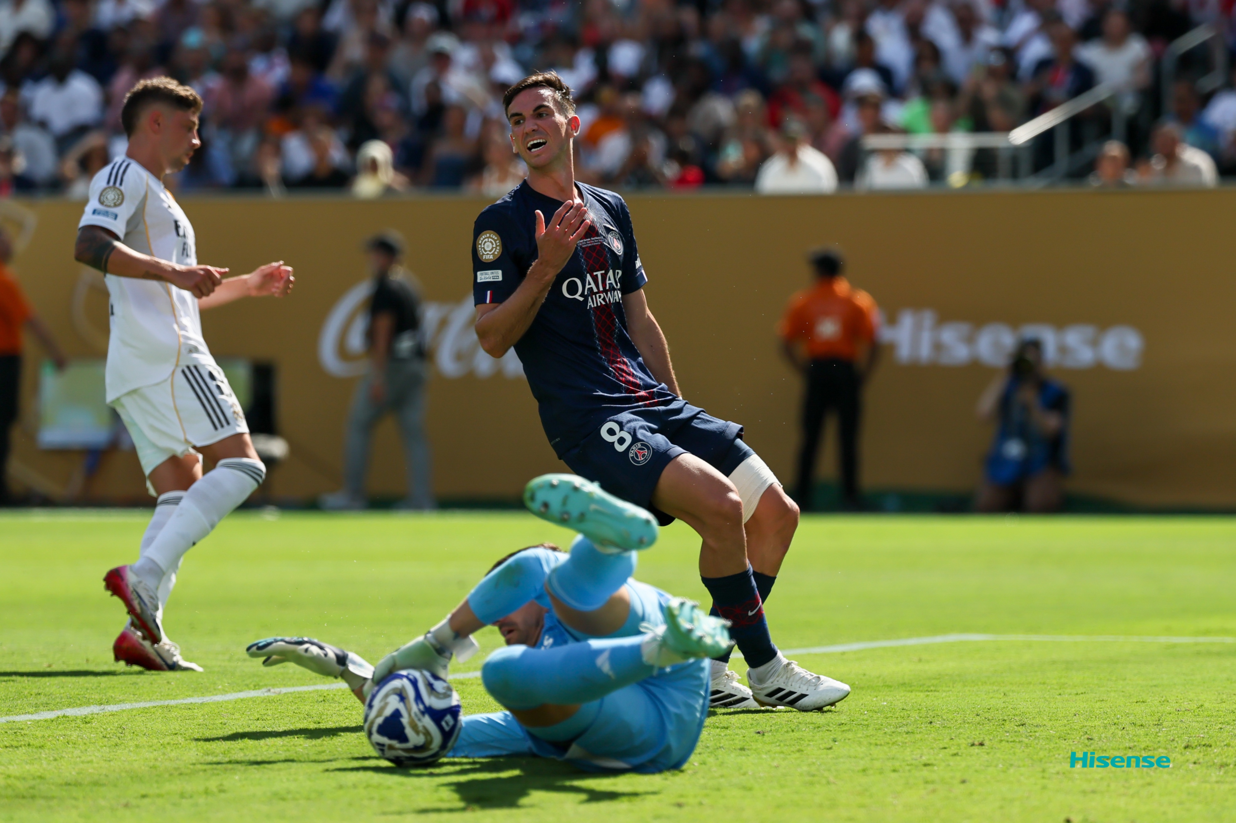 转会期突围战来临，马德里竞技围绕亚冠调整名单，赛场秩序良好，年轻球员得到机会的简单介绍一竞技电竞比分