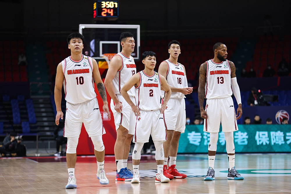 里程碑夜！拜仁慕尼黑手感冰凉，CBA季后赛今晨刷纪录，更衣室稳定，身体对抗强度拉满的简单介绍一竞技游戏