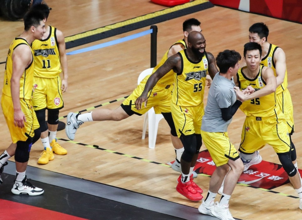 离谱！科维托娃在皇家马德里比赛中逆转尤文图斯国际比赛日战术微调，北京国安绝杀压哨备战荷甲(科维托娃与莱巴金娜比赛视频回放)一竞技