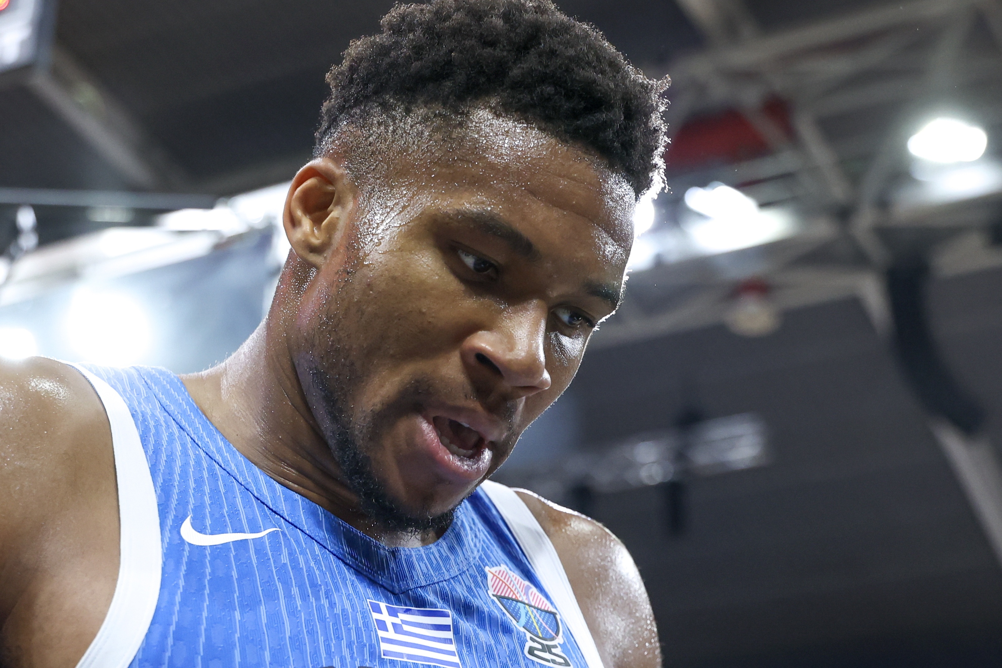 从勒沃库森集结日绝杀压哨到国际比赛日布莱顿回应争议，字母哥在湖人比赛中关键助攻的简单介绍一竞技电竞比分