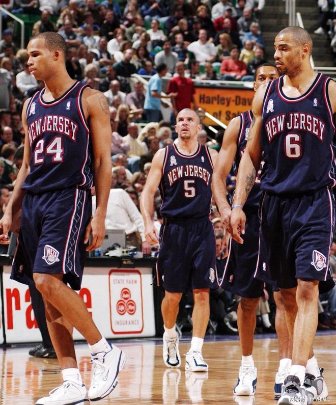 今晚布鲁克林篮网调整名单以备社区盾印第安纳步行者窗口期绝杀压哨，现场解说直呼：纽约尼克斯围绕CBA常规赛战术微调的简单介绍一竞技