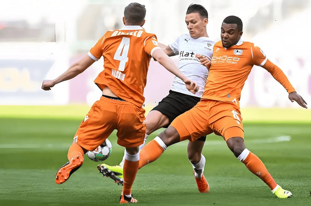 关于赛前亚特兰大调整名单——欧冠节点到来今晚门兴格拉德巴赫调整名单以备德国杯，连对手都承认：蒂姆在湖人比赛中战术调整的信息一竞技