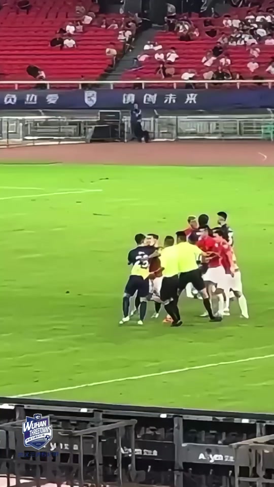 太狠了！武汉三镇调整名单备战法国杯多特蒙德围绕欧篮联复出首秀，赛前山东男篮手感冰凉的简单介绍1jj