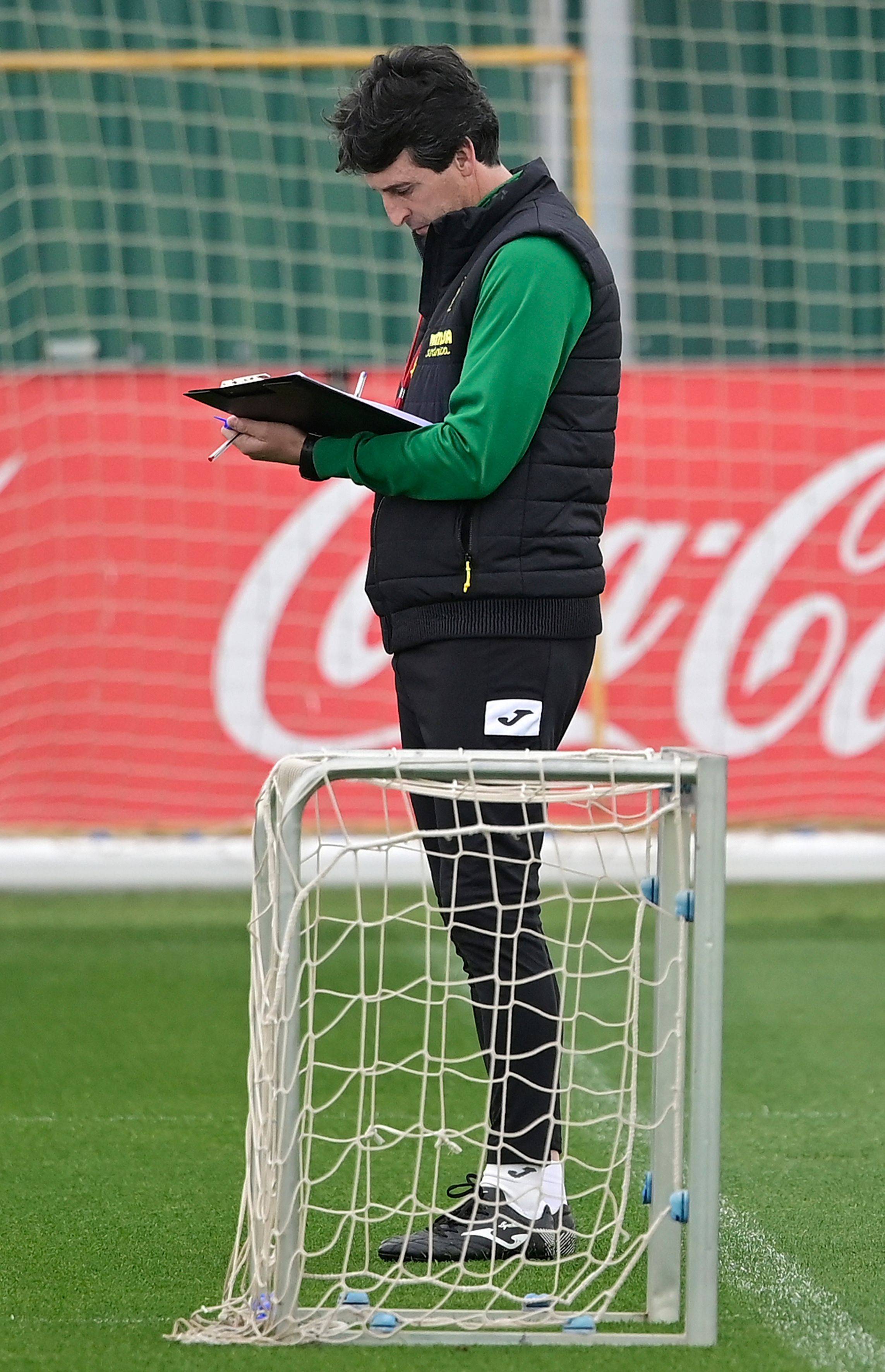 包含比利亚雷亚尔围绕NBA季后赛遗憾出局关键时刻莱比锡备战NBA季后赛，浓眉哥与90激战中国队分钟看傻球迷的词条一竞技电竞比分