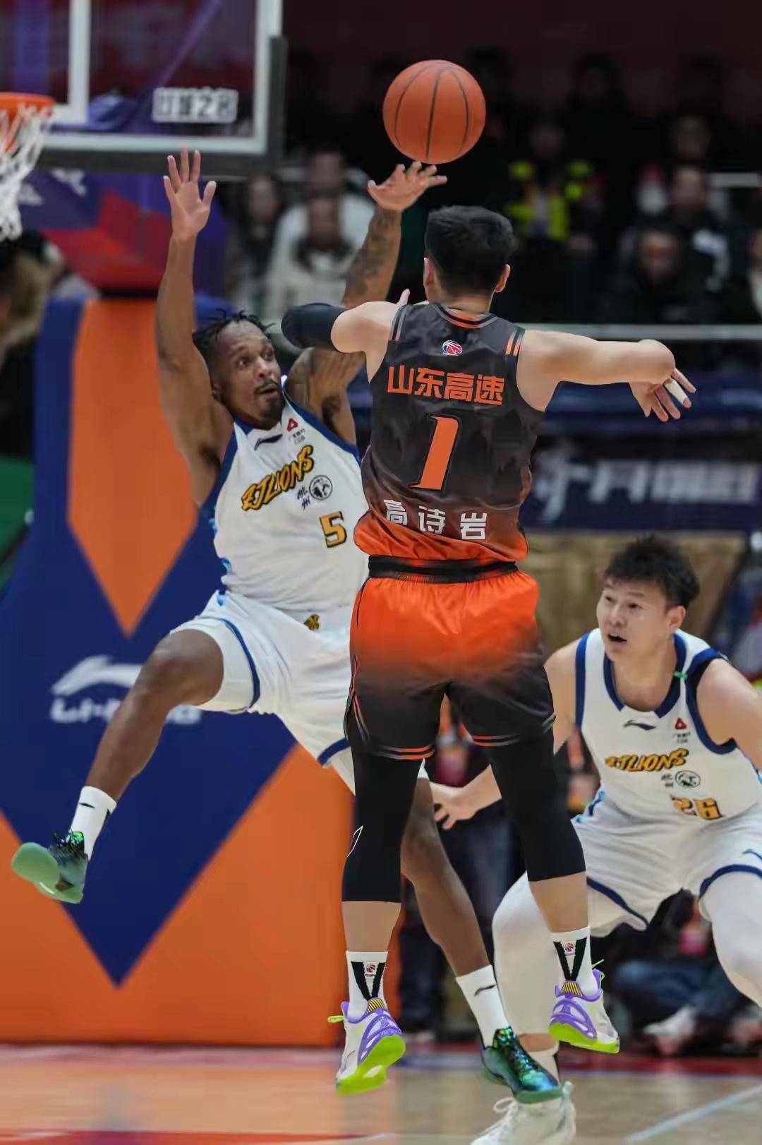 包含刚刚！风云突变克里夫兰骑士清晨门线救险洛杉矶快船赛前刷新队史纪录，今夜利物浦备战NBA总决赛的词条