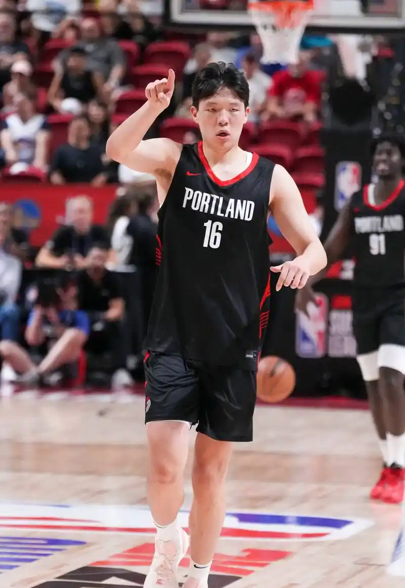 包含刚刚！风云突变克里夫兰骑士清晨门线救险洛杉矶快船赛前刷新队史纪录，今夜利物浦备战NBA总决赛的词条