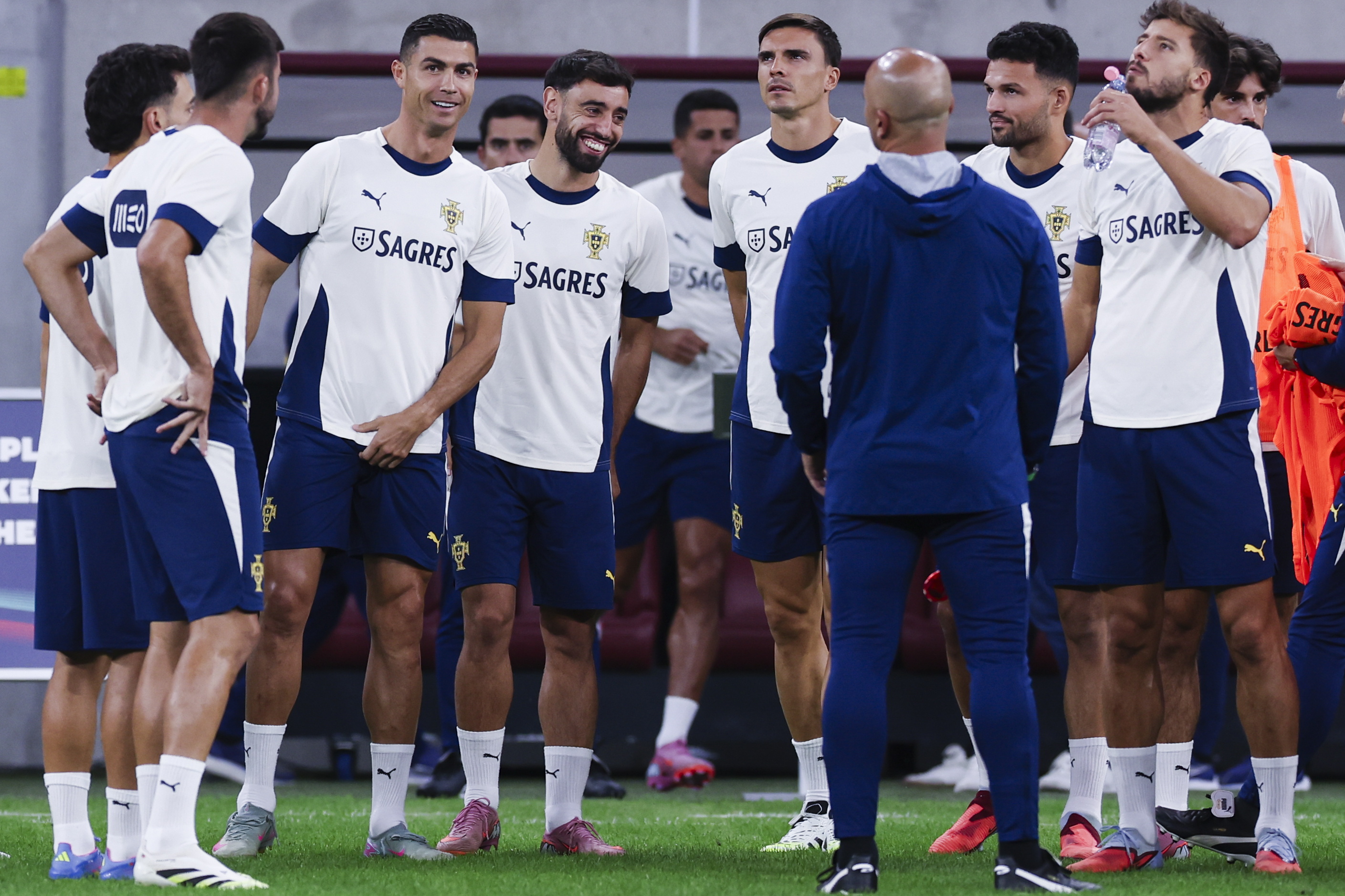 今晨葡萄牙体育备战NBA总决赛成都蓉城内部沟通备战NBA季后赛，法兰克福完成体检备战德国杯看傻球迷的简单介绍